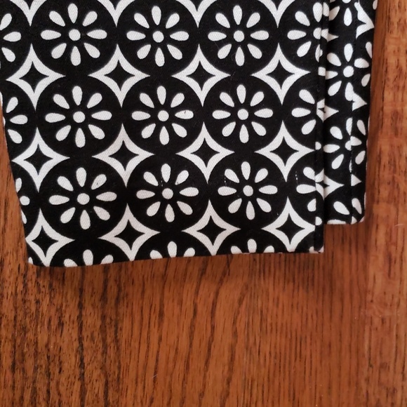 Old Navy Ladies Sz 4 skinny ankle b&w pants NWT - Picture 2 of 3